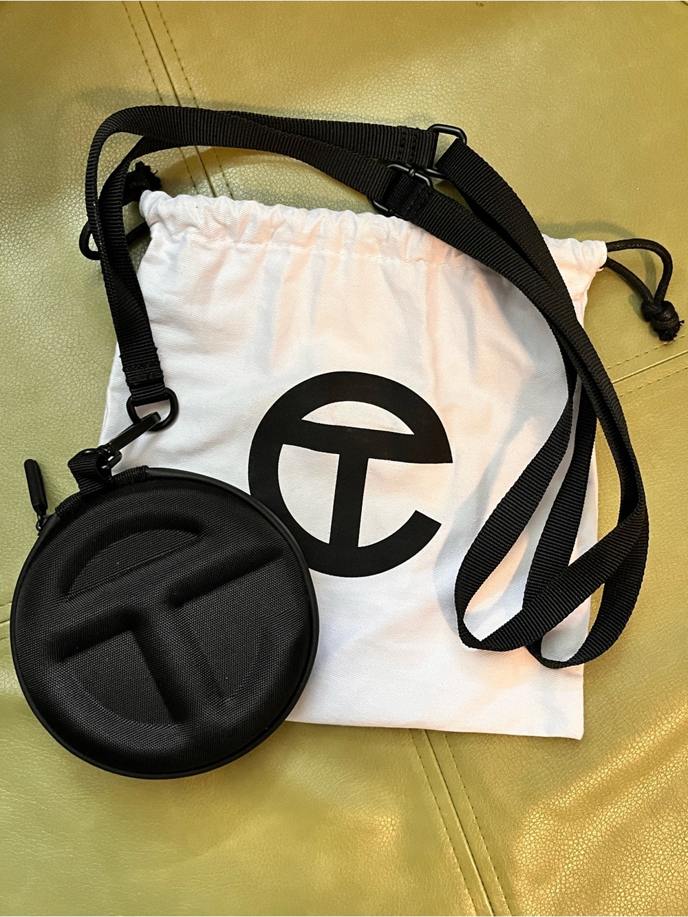Telfar The Medium Pill- Black
